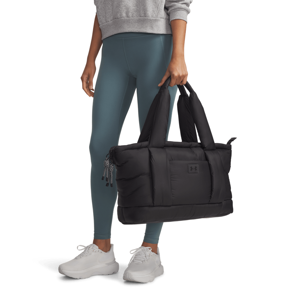 UA Studio Puffer Tote Bolso negro de mujer lifestyle