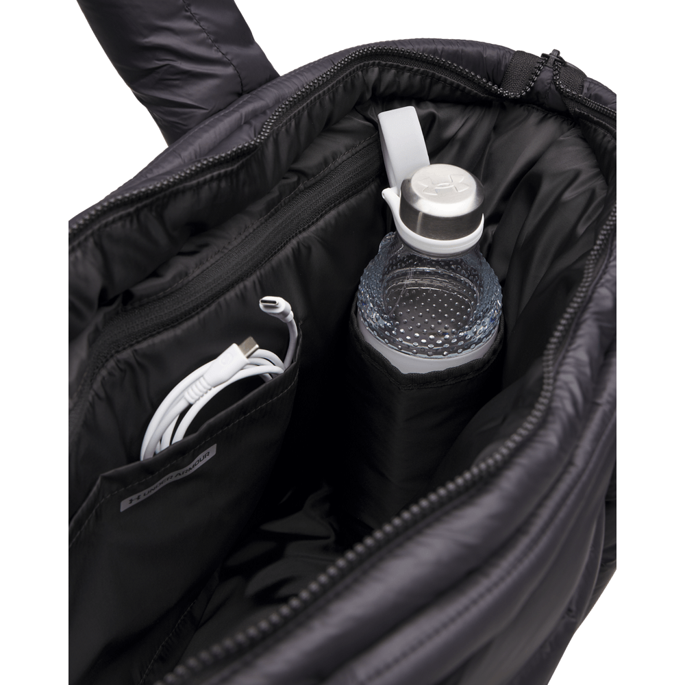 UA Studio Puffer Tote Bolso negro de mujer lifestyle