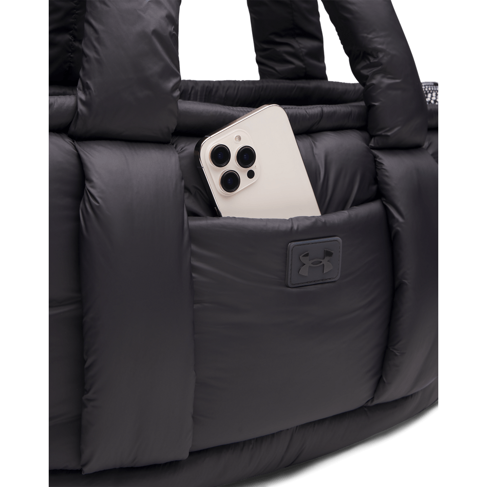 UA Studio Puffer Tote Bolso negro de mujer lifestyle