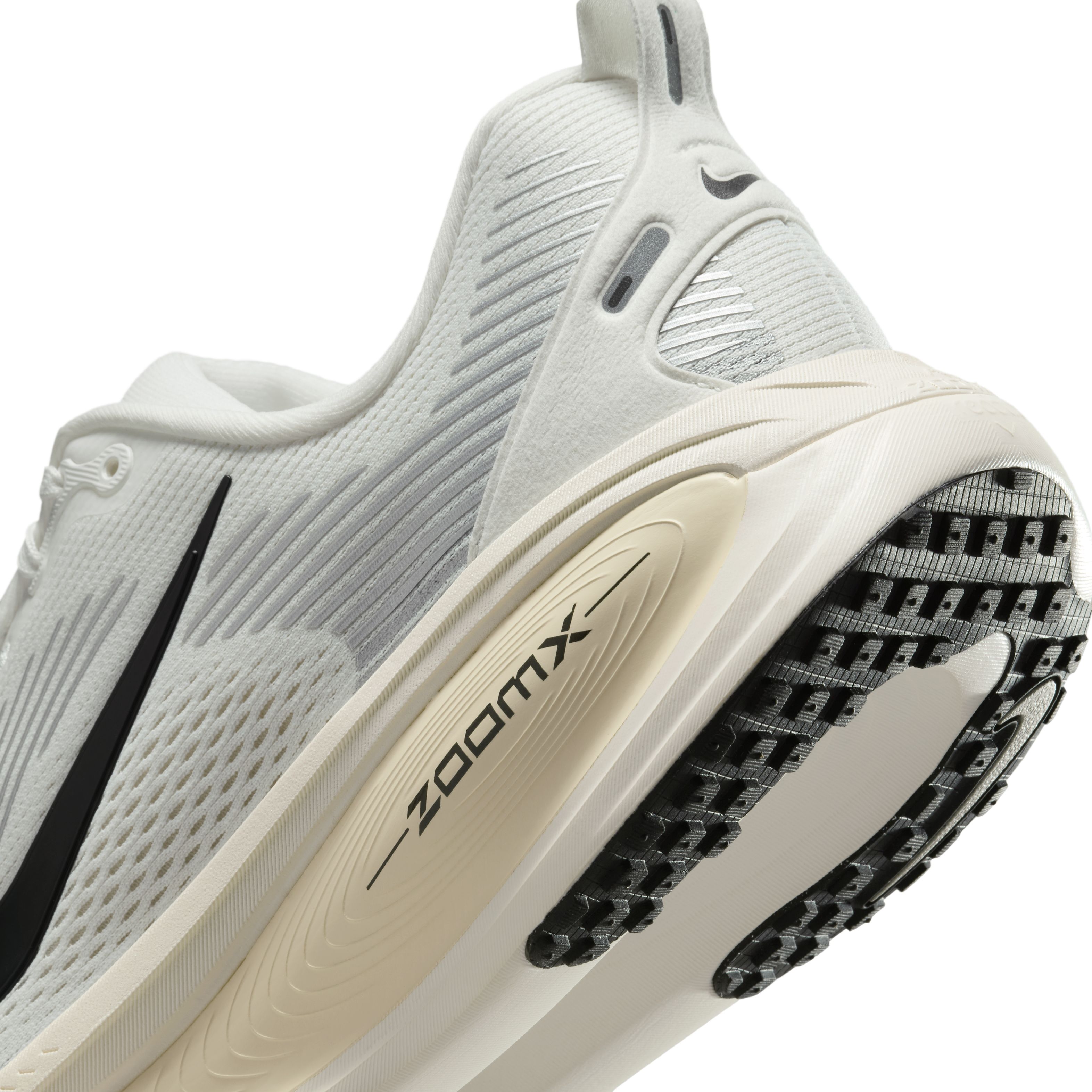 Nike Vomero 18 Tenis blanco de hombre para correr