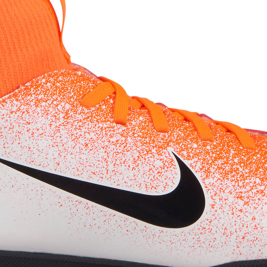 Nike Jr Superflyx 6 Club Tf Guayos naranja de niño para futbol