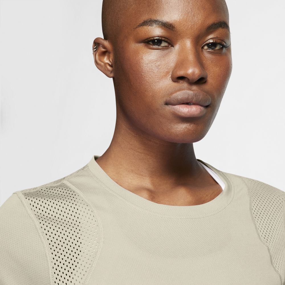 Nike W Nk Run Top Ss Camiseta Manga Corta beige de mujer para correr