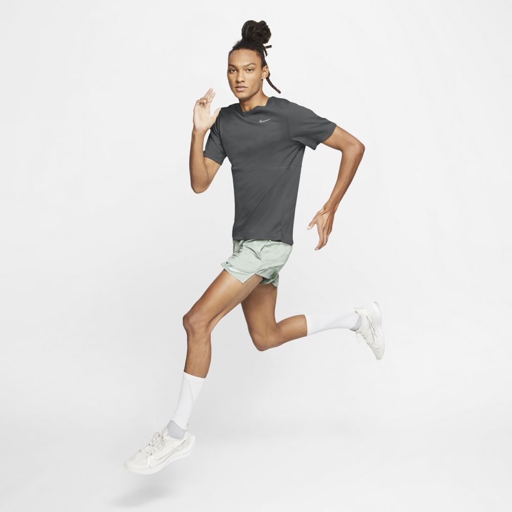 Nike M Nk Breathe Run Top Ss Camiseta Manga Corta gris de hombre para correr
