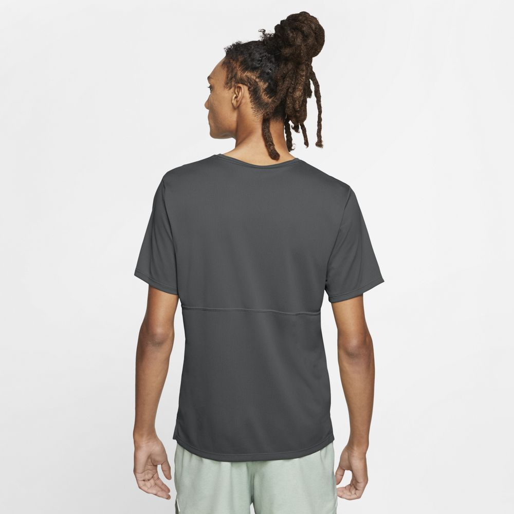 Nike M Nk Breathe Run Top Ss Camiseta Manga Corta gris de hombre para correr