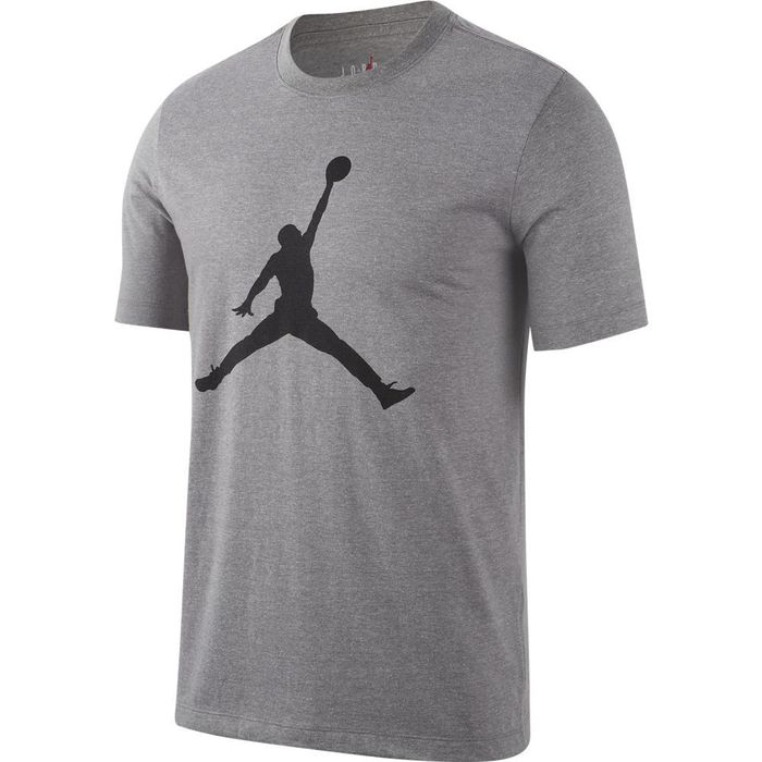 Camiseta-Manga-Corta-nike-para-hombre-M-J-Jumpman-Ss-Crew-para-baloncesto-color-gris.-Frente-Sin-Modelo