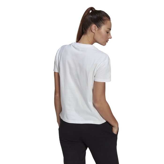 Camiseta-Manga-Corta-adidas-para-mujer-W-Foil-Bos-G-T-para-moda-color-blanco.-Reverso-Sobre-Modelo