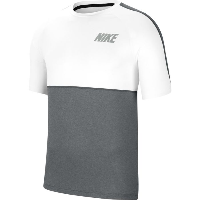 Camiseta-Manga-Corta-nike-para-hombre-M-Nk-Top-Ss-Hpr-Dry-Mc-para-entrenamiento-color-gris.-Frente-Sin-Modelo