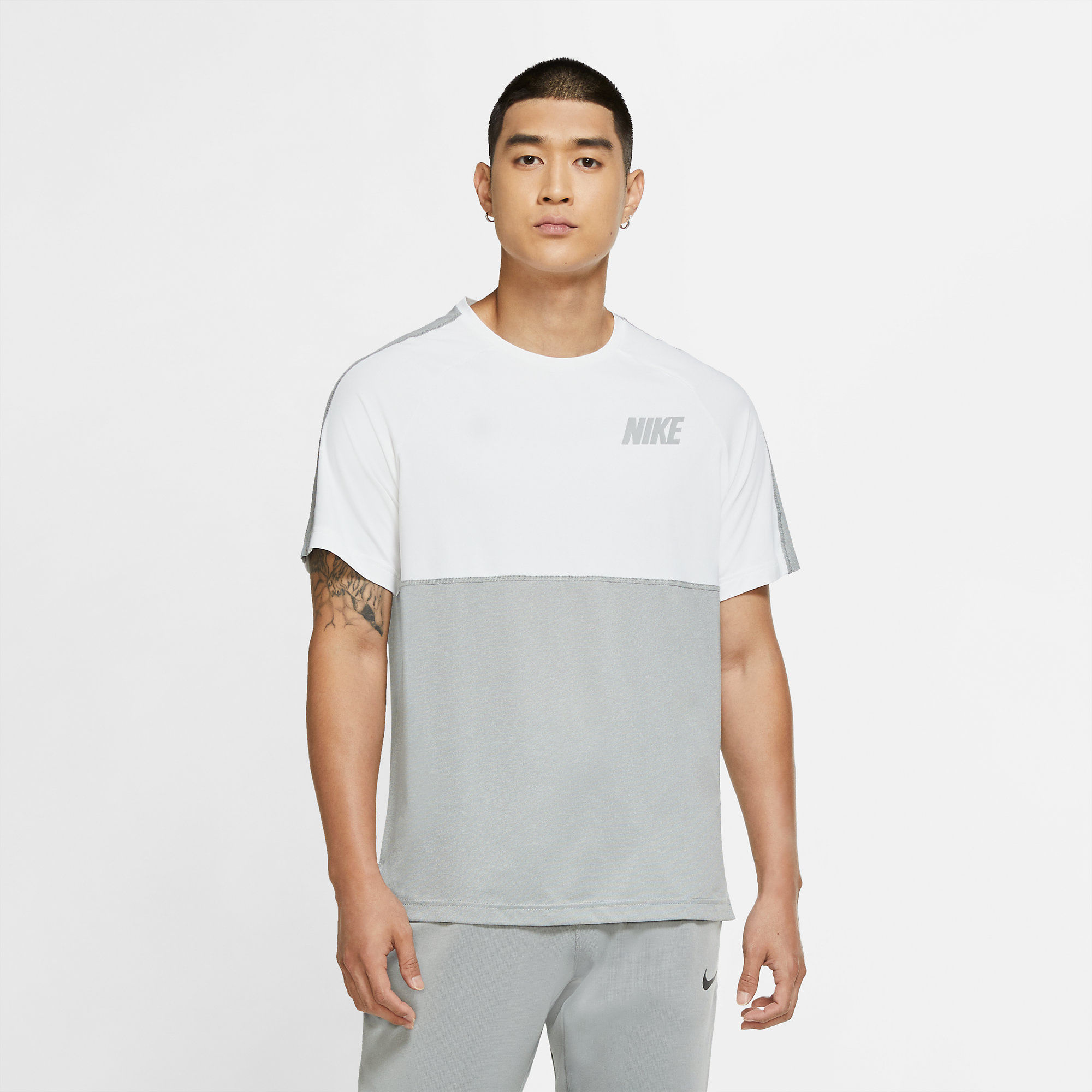 Nike M Nk Top Ss Hpr Dry Mc Camiseta Manga Corta gris de hombre para entrenamiento