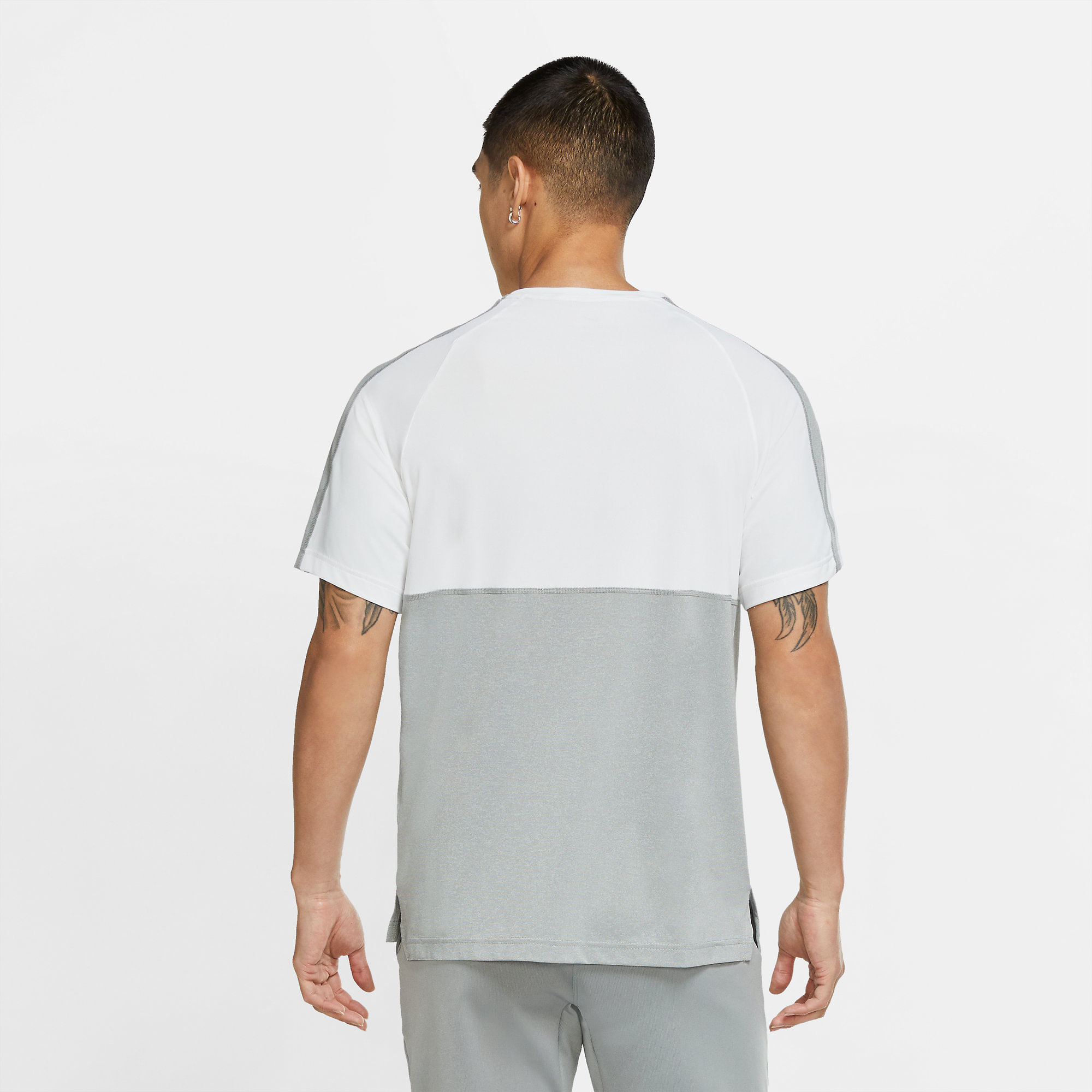 Nike M Nk Top Ss Hpr Dry Mc Camiseta Manga Corta gris de hombre para entrenamiento