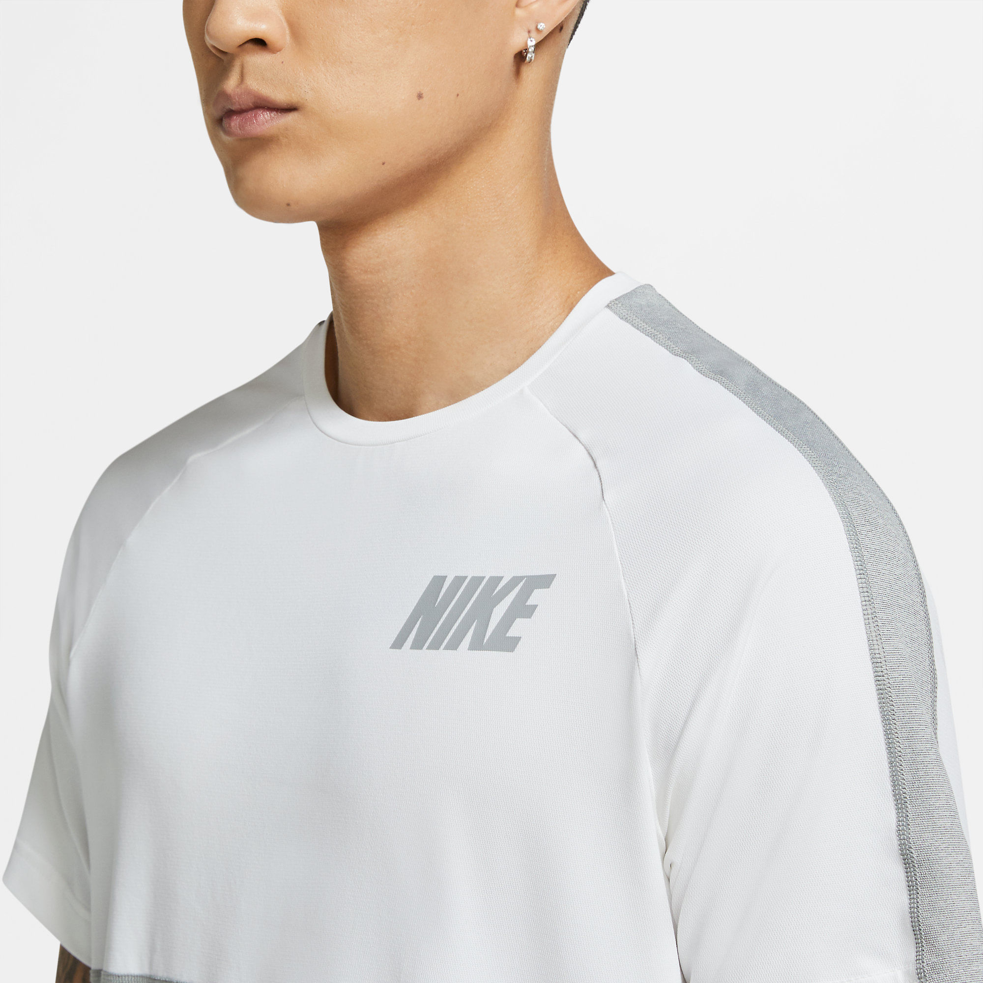 Nike M Nk Top Ss Hpr Dry Mc Camiseta Manga Corta gris de hombre para entrenamiento