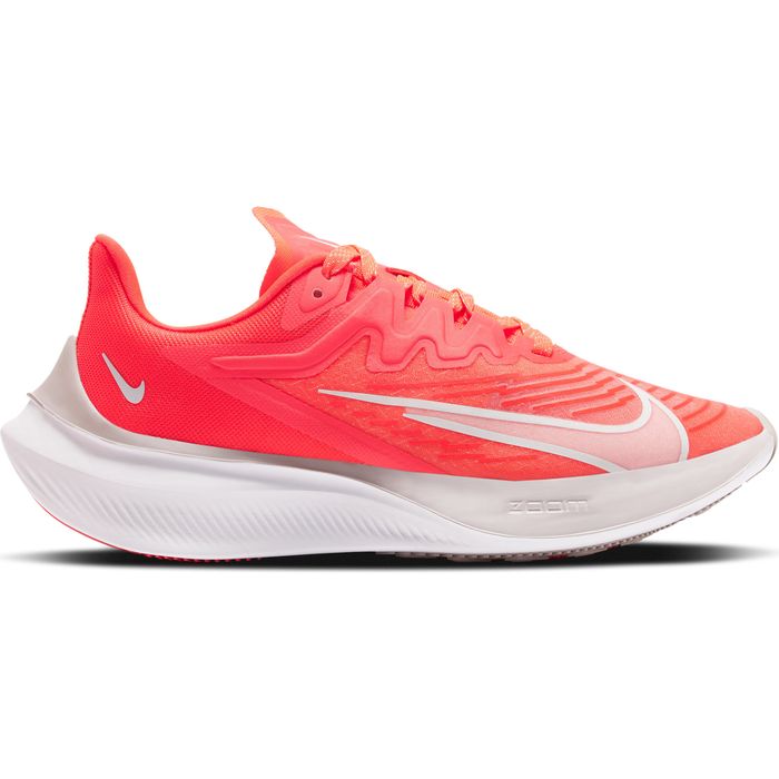 Tenis-nike-para-mujer-Wmns-Nike-Zoom-Gravity-2-para-correr-color-rojo.-Lateral-Externa-Derecha