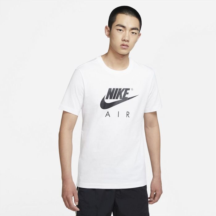 Camiseta-Manga-Corta-nike-para-hombre-M-Nsw-Tee-Nike-Air-Gx-Hbr-para-moda-color-blanco.-Frente-Sobre-Modelo