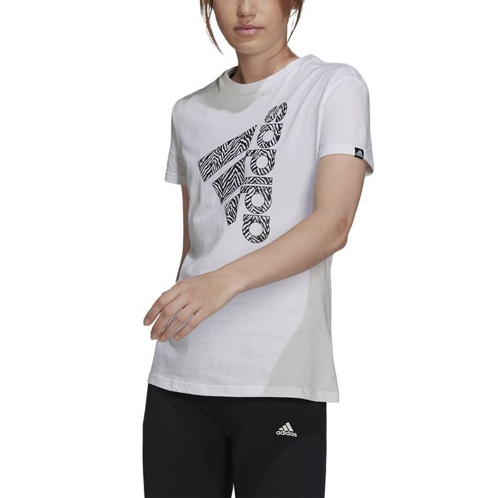 Camiseta-Manga-Corta-adidas-para-mujer-W-Vrtcl-Zbr-G-T-para-entrenamiento-color-blanco.-Frente-Sobre-Modelo