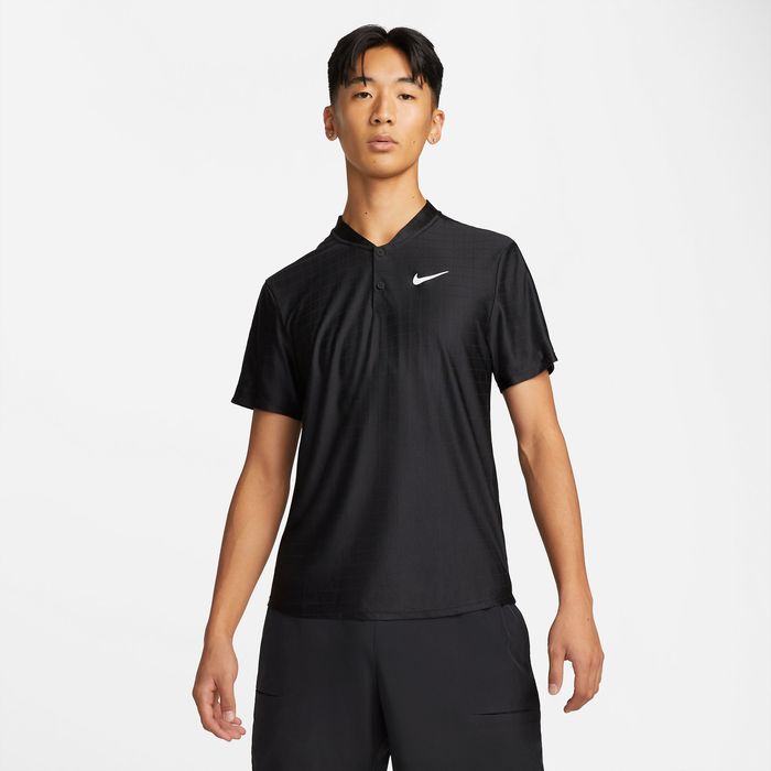 Camiseta-Manga-Corta-nike-para-hombre-M-Nkct-Df-Advtg-Polo-para-tenis-color-negro.-Frente-Sobre-Modelo
