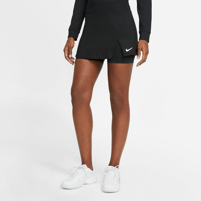 Falda-nike-para-mujer-W-Nkct-Victory-Skirt-Str-para-tenis-color-blanco.-Frente-Sobre-Modelo