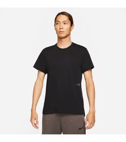 Camiseta-Manga-Corta-nike-para-hombre-M-Nk-Df-Q5-Ss-Top-para-entrenamiento-color-negro.-Frente-Sobre-Modelo