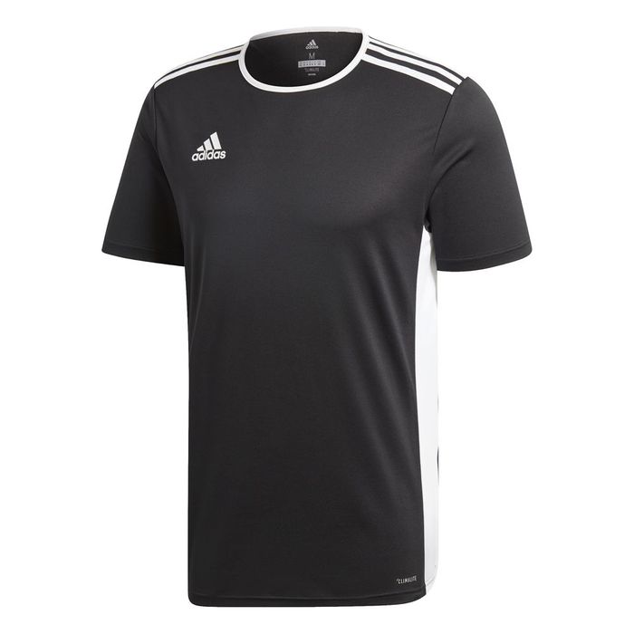 Camiseta-Manga-Corta-adidas-para-hombre-Entrada-18-Jsy-para-futbol-color-negro.-Frente-Sobre-Modelo