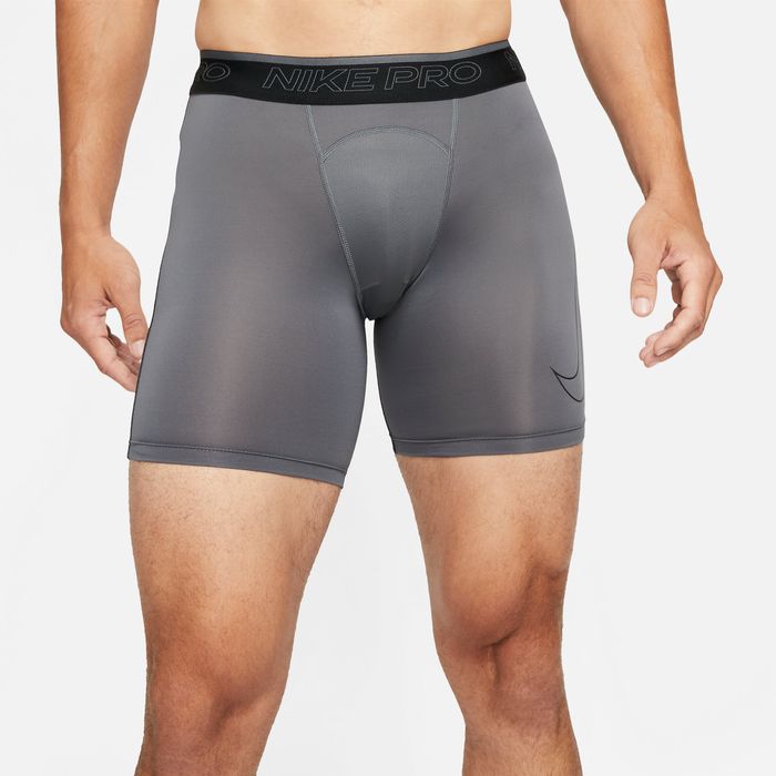 Pantaloneta-nike-para-hombre-M-Np-Df-Short-para-entrenamiento-color-gris.-Frente-Sobre-Modelo