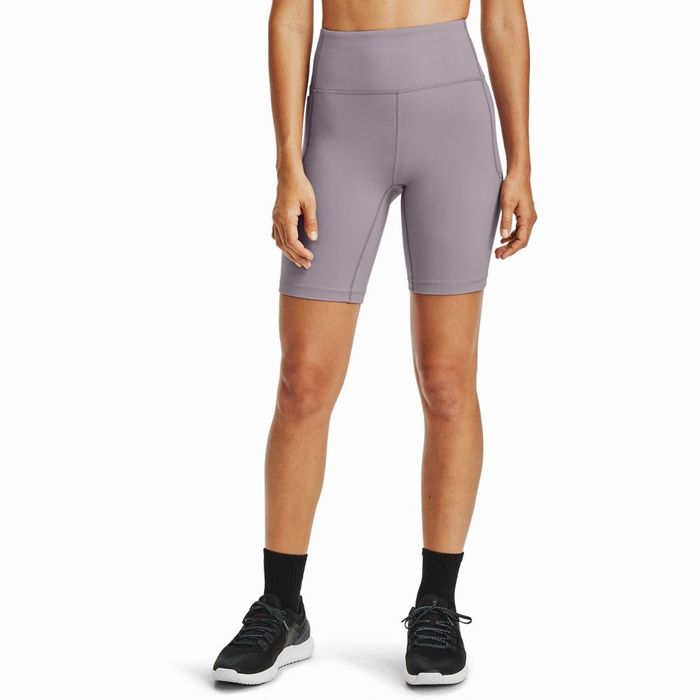 Pantaloneta-under-armour-para-mujer-Ua-Meridian-Bike-Shorts-para-entrenamiento-color-morado.-Frente-Sobre-Modelo