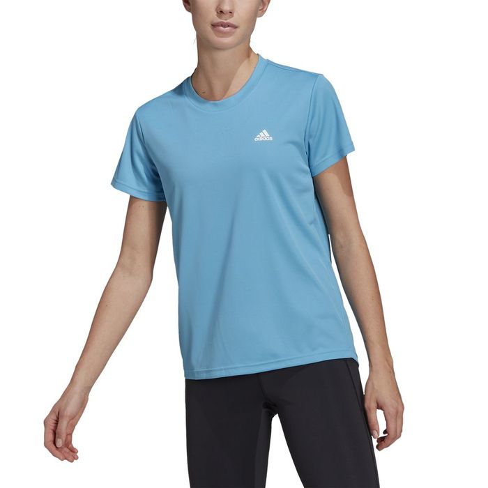 Camiseta-Manga-Corta-adidas-para-mujer-W-Sl-T-para-entrenamiento-color-azul.-Frente-Sobre-Modelo