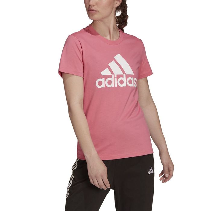 Camiseta-Manga-Corta-adidas-para-mujer-W-Bl-T-para-moda-color-rosado.-Frente-Sobre-Modelo