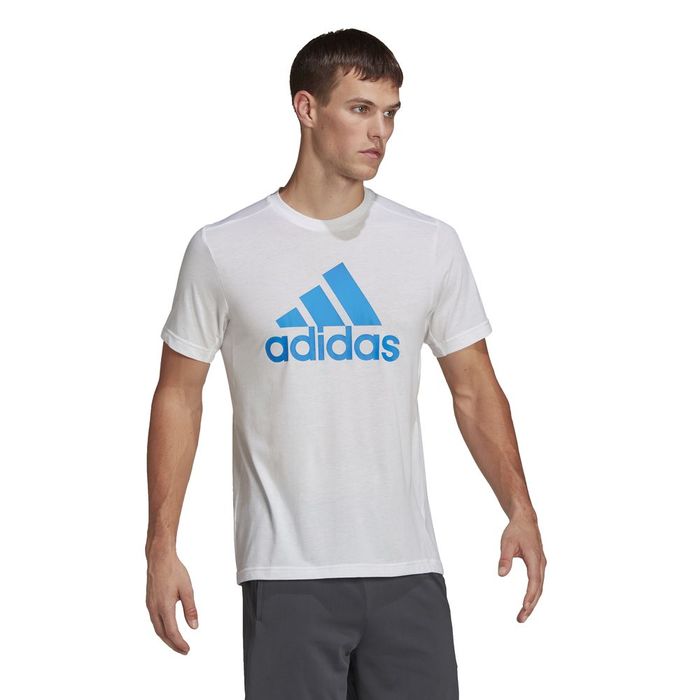 Camiseta-Manga-Corta-adidas-para-hombre-M-Fr-Lg-T-para-entrenamiento-color-blanco.-Frente-Sobre-Modelo