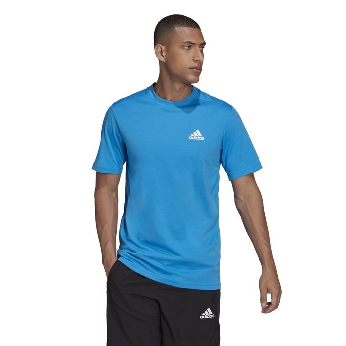 Camiseta-Manga-Corta-adidas-para-hombre-M-Fr-T-para-entrenamiento-color-azul.-Frente-Sobre-Modelo