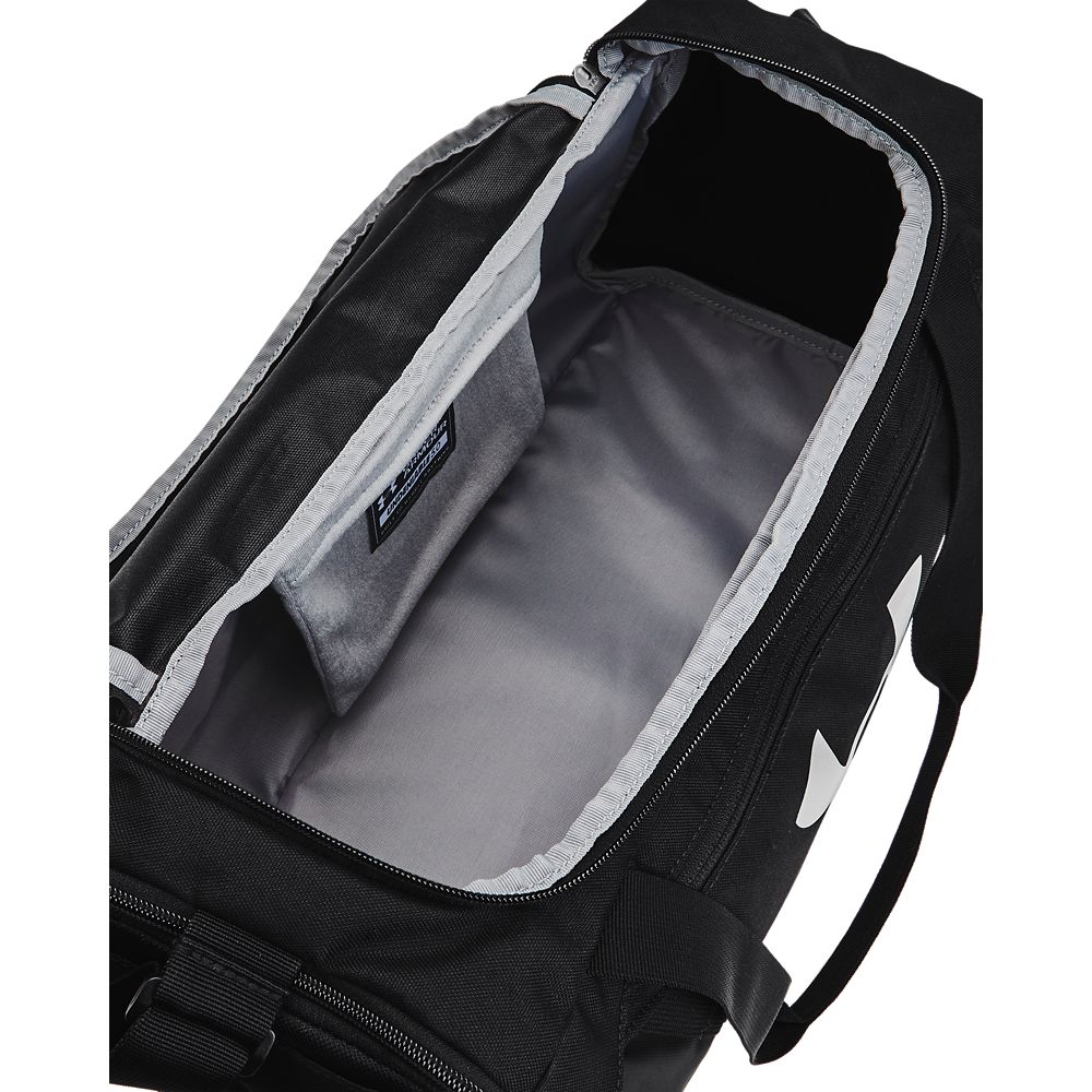 UA Undeniable 5.0 Duffle Xs Maletín negro de hombre para entrenamiento