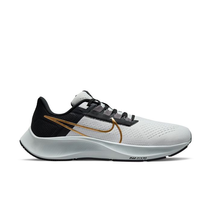 Tenis-nike-para-hombre-Nike-Air-Zoom-Pegasus-38-para-correr-color-negro.-Lateral-Externa-Derecha