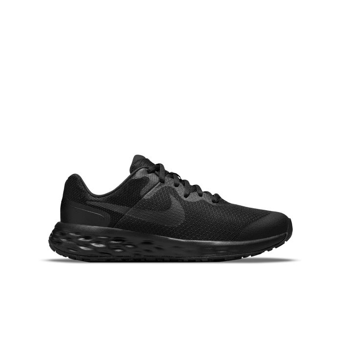 Tenis-nike-para-niño-Nike-Revolution-6-Gs-para-entrenamiento-color-negro.-Lateral-Externa-Derecha