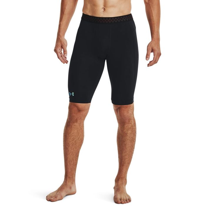 Pantaloneta-under-armour-para-hombre-Ua-Hg-Rush-2.0-Long-Shorts-para-entrenamiento-color-negro.-Frente-Sobre-Modelo