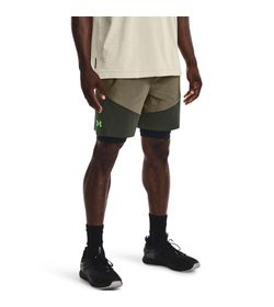 Pantaloneta-under-armour-para-hombre-Ua-Knit-Woven-Hybrid-Shorts-para-entrenamiento-color-verde.-Frente-Sobre-Modelo