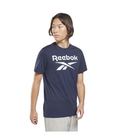 Camiseta-Manga-Corta-reebok-para-hombre-Ri-Big-Logo-Tee-para-entrenamiento-color-azul.-Frente-Sobre-Modelo