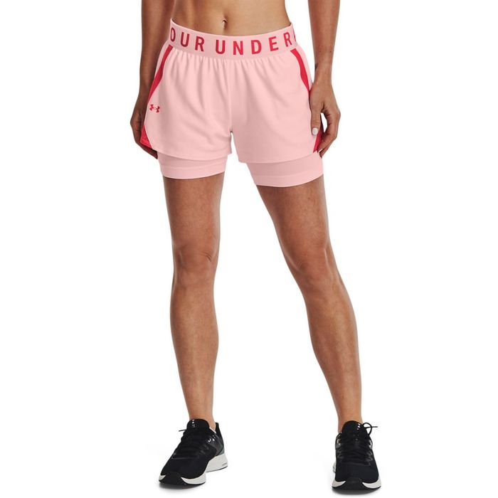 Pantaloneta-under-armour-para-mujer-Play-Up-2-In-1-Shorts-para-entrenamiento-color-rosado.-Frente-Sobre-Modelo