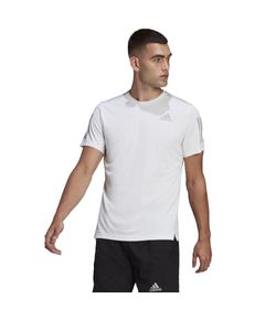 Camiseta-Manga-Corta-adidas-para-hombre-Own-The-Run-Tee-para-correr-color-blanco.-Frente-Sobre-Modelo