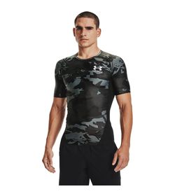 Camiseta-Manga-Corta-under-armour-para-hombre-Ua-Hg-Isochill-Comp-Print-Ss-para-entrenamiento-color-negro.-Frente-Sobre-Modelo