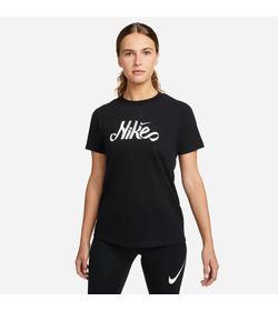 Camiseta-Manga-Corta-nike-para-mujer-W-Nk-Dfct-Tee-Nike-Script-para-entrenamiento-color-blanco.-Frente-Sobre-Modelo