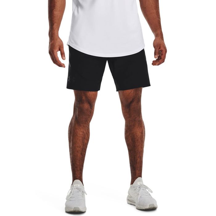 Pantaloneta-under-armour-para-hombre-Ua-Unstoppable-Shorts-para-entrenamiento-color-negro.-Frente-Sobre-Modelo