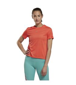 Camiseta-Manga-Corta-reebok-para-mujer-Wor-Run-Speedwick-Tee-para-correr-color-naranja.-Frente-Sobre-Modelo