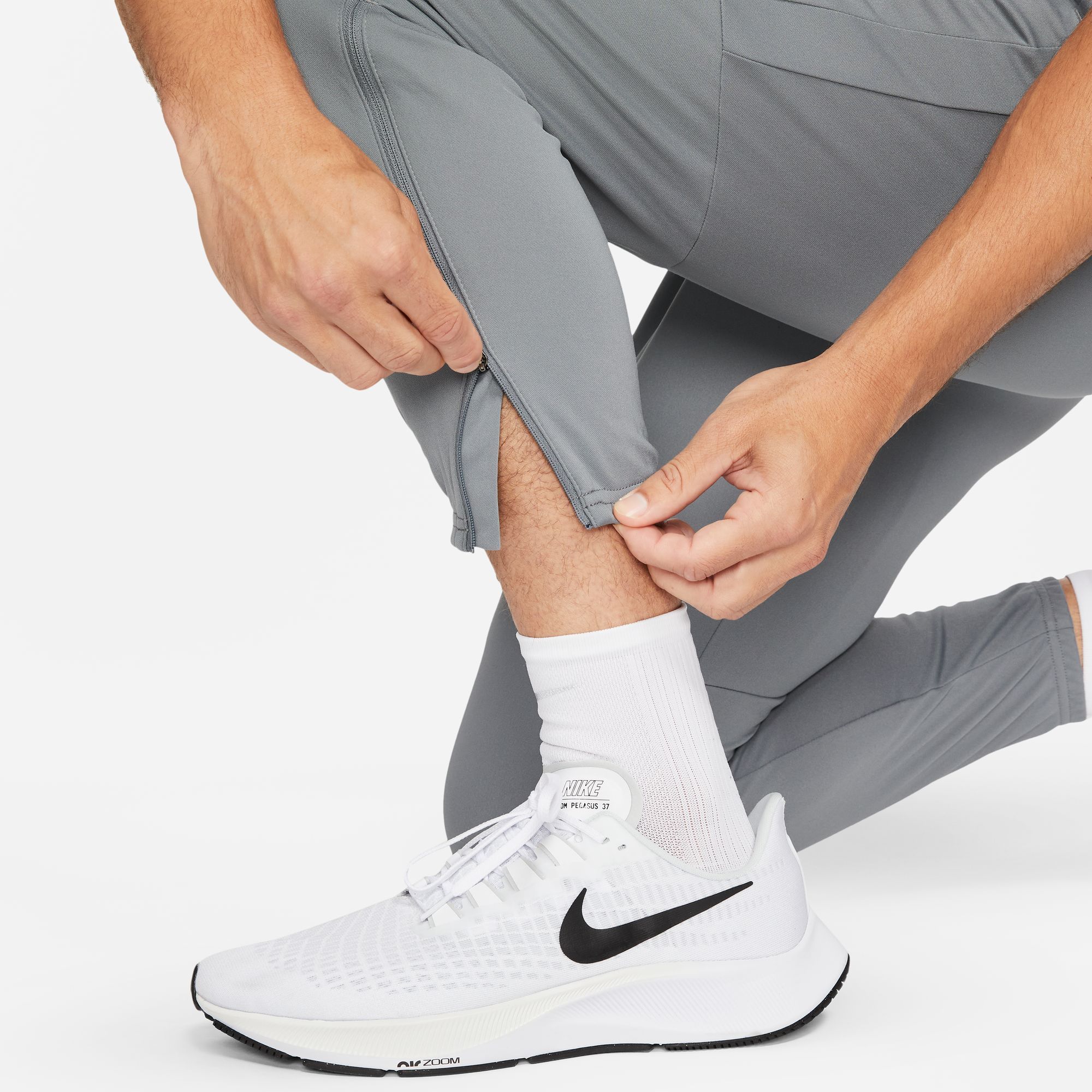 Nike M Nk Df Chllgr Knit Pant Pantalón gris de hombre para correr