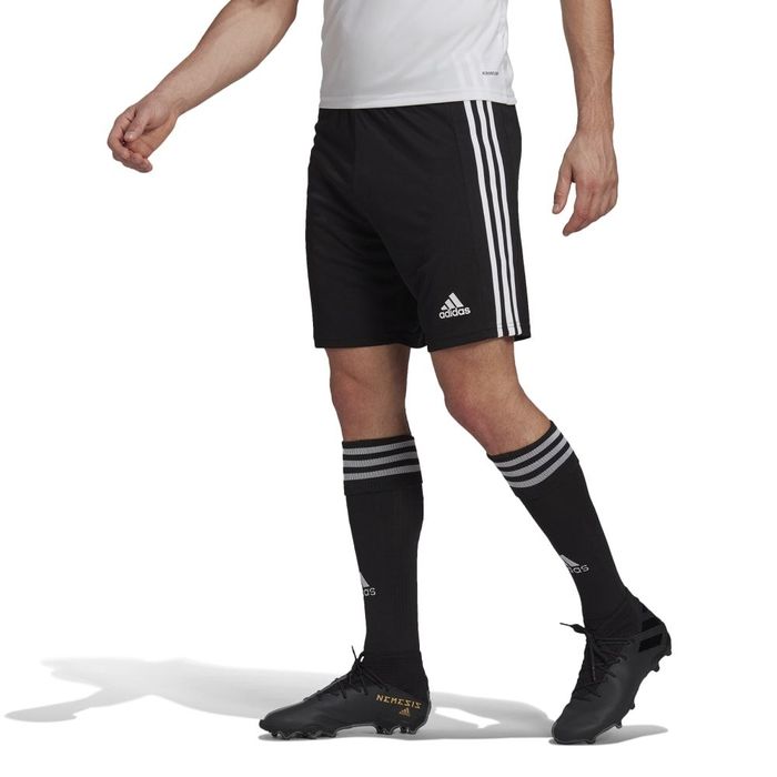 Pantaloneta-adidas-para-hombre-Squad-21-Sho-para-futbol-color-negro.-Frente-Sobre-Modelo
