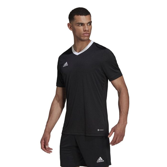 Camiseta-Manga-Corta-adidas-para-hombre-Ent22-Jsy-para-futbol-color-negro.-Frente-Sobre-Modelo
