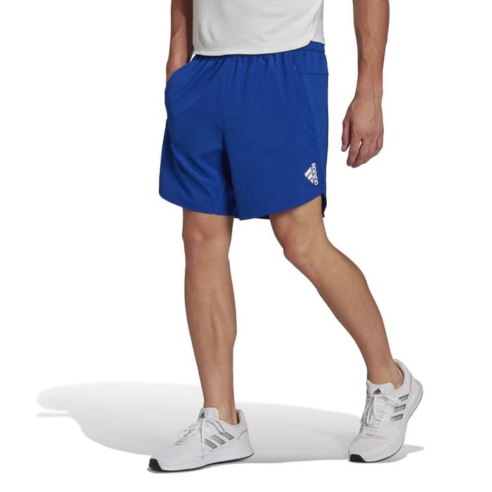 Pantaloneta-adidas-para-hombre-M-D4T-Short-para-entrenamiento-color-azul.-Frente-Sobre-Modelo