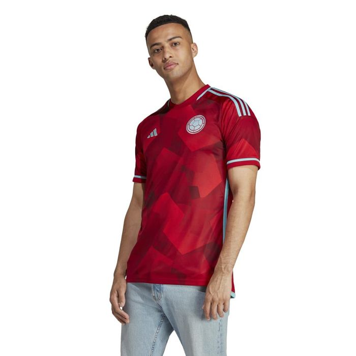 Camiseta-Manga-Corta-adidas-para-hombre-Fcf-A-Jsy-para-futbol-color-rojo.-Frente-Sobre-Modelo