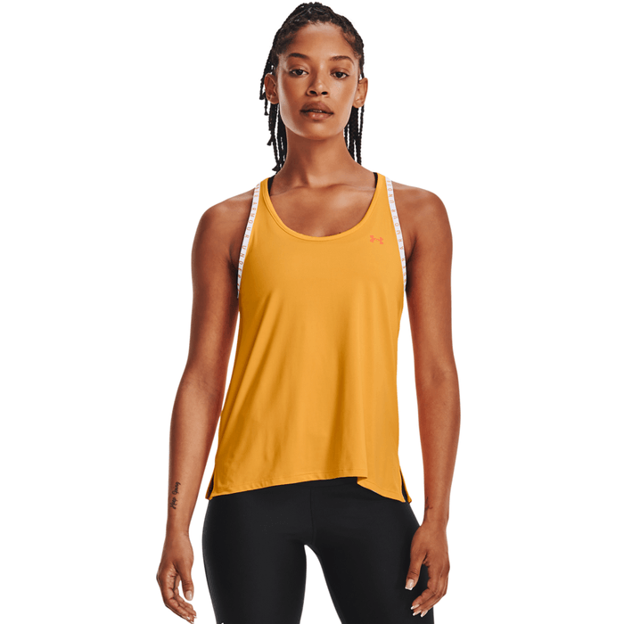 Camiseta-Manga-Sisa-under-armour-para-mujer-Ua-Knockout-Tank-para-entrenamiento-color-amarillo.-Frente-Sobre-Modelo