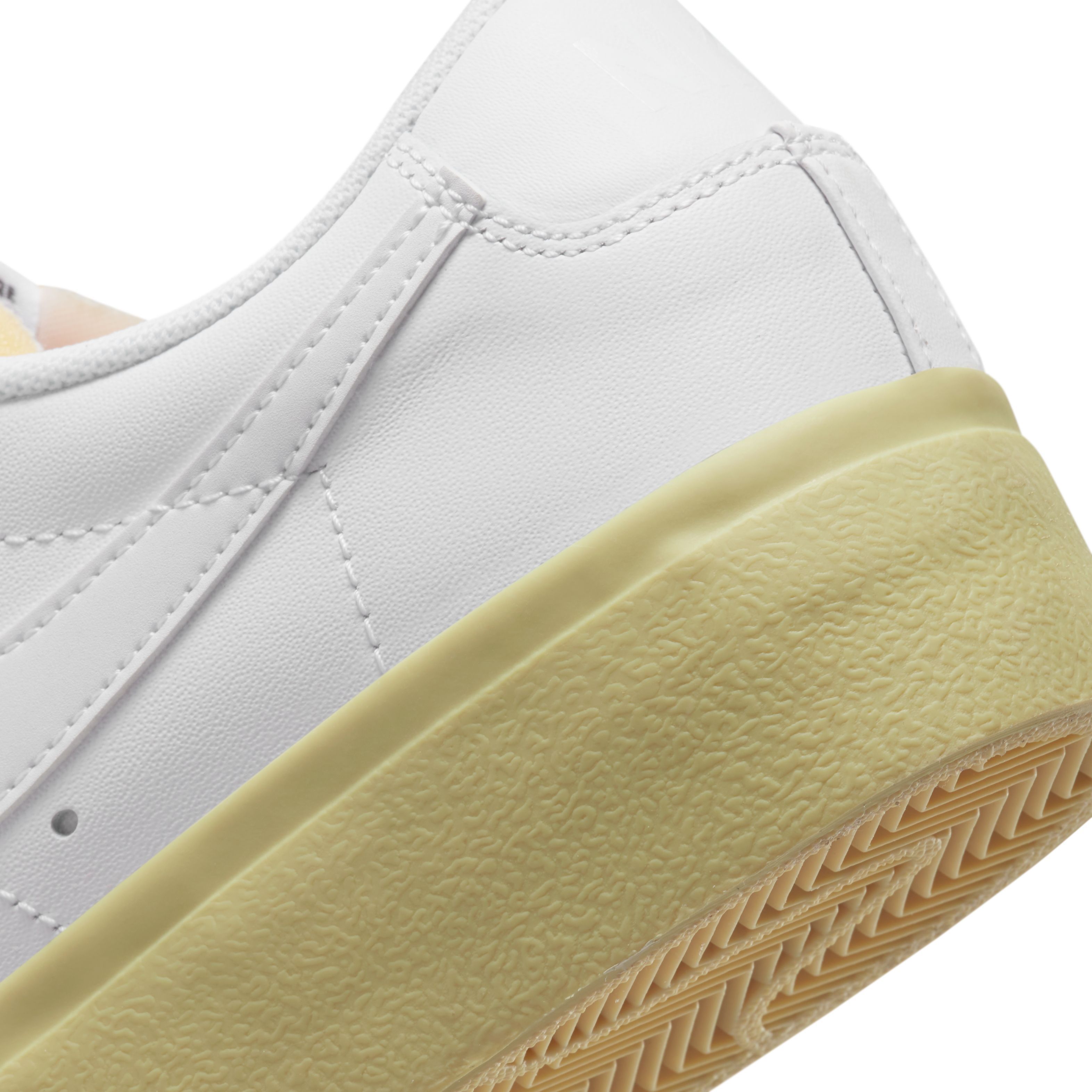 Nike W Blazer Low Platform Tenis blanco de mujer lifestyle