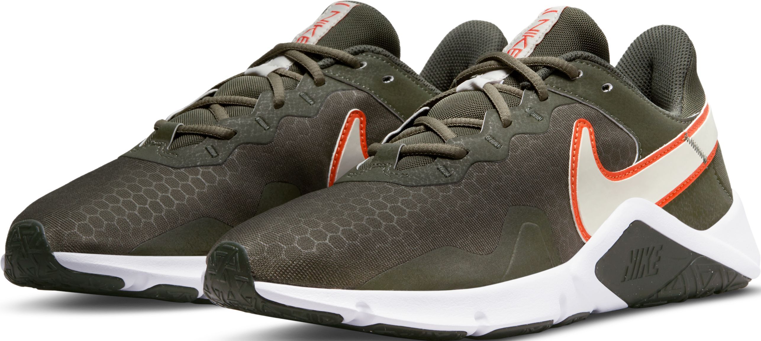 Nike Legend Essential 2 Tenis verde de hombre para entrenamiento