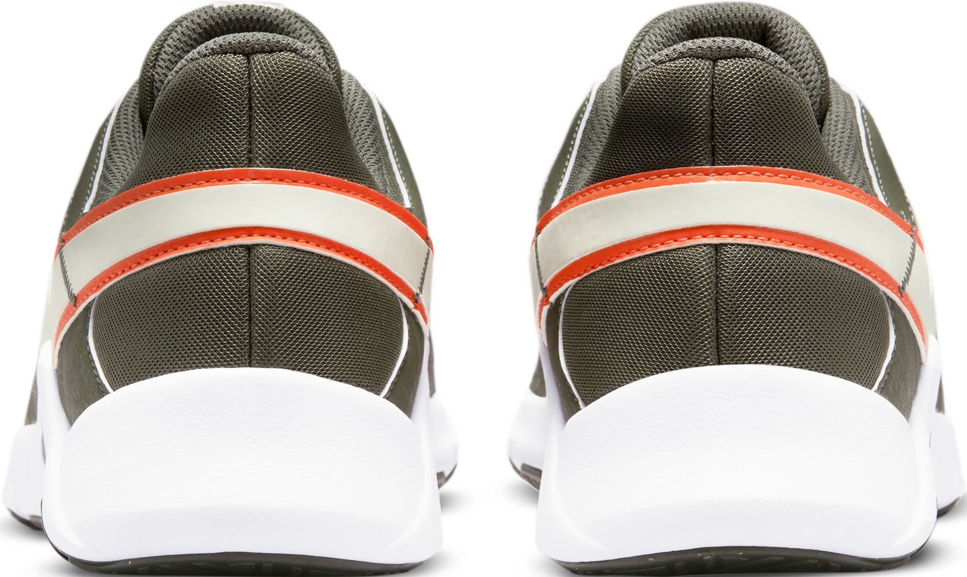 Nike Legend Essential 2 Tenis verde de hombre para entrenamiento