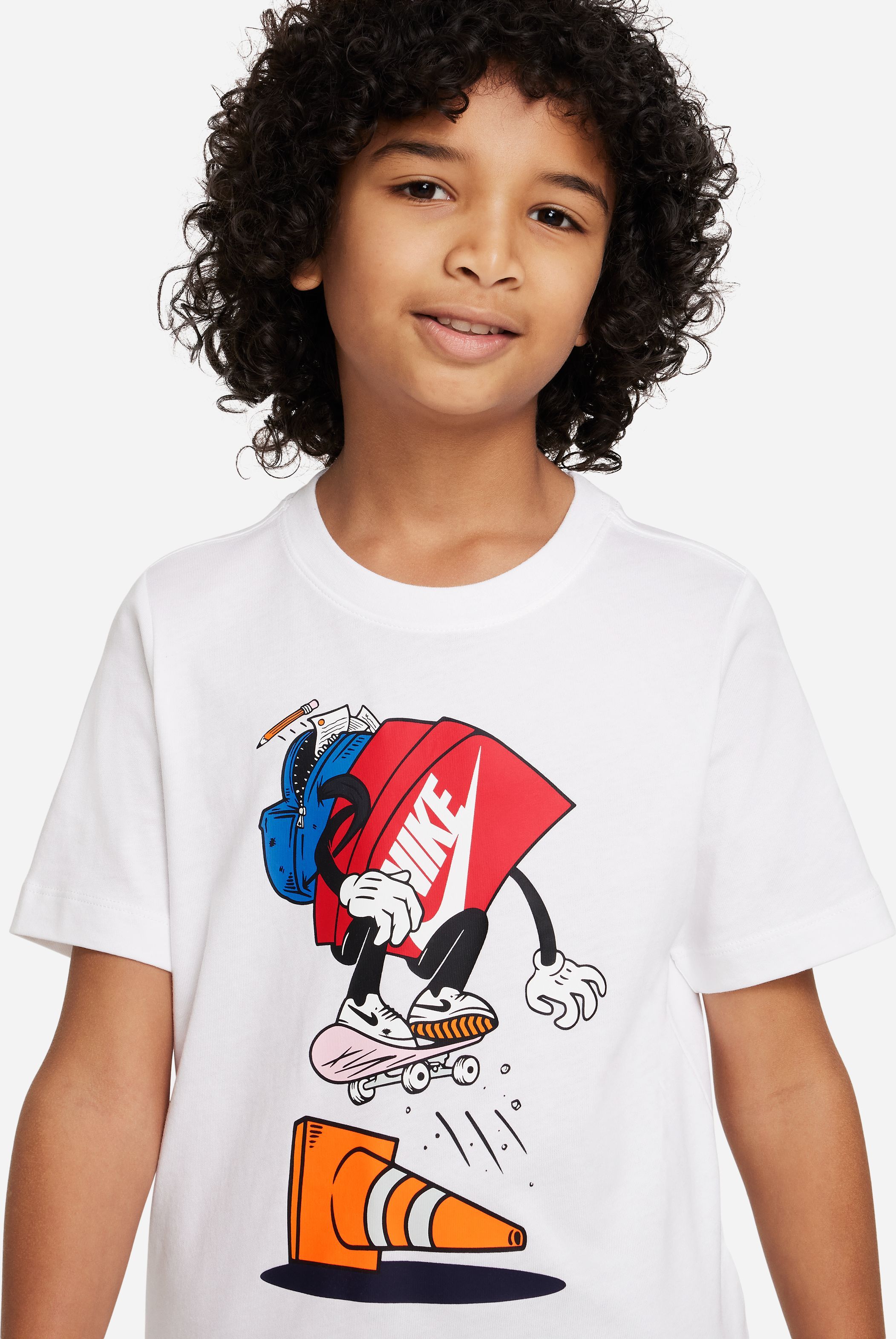 Nike B Nsw Tee Boxy Ptch 2 Fa22 Camiseta Manga Corta blanco de niño lifestyle