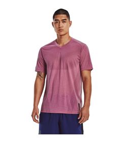 Camiseta-Manga-Corta-under-armour-para-hombre-Ua-Run-Anywhere-Breeze-Tee-para-correr-color-rosado.-Frente-Sobre-Modelo